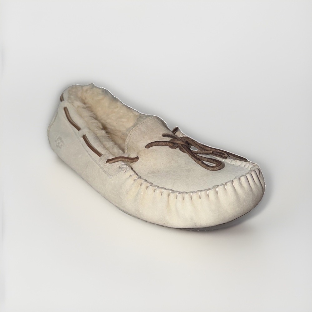 UGG #5612 Dakota Ivory Suede Sheepskin Moccasins Slippers Women's Size US 8